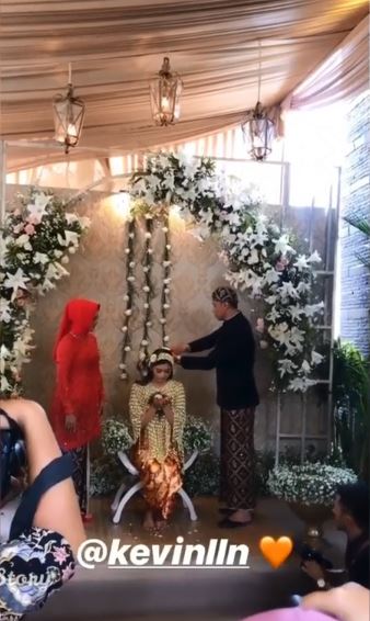 8 Momen siraman dan pengajian Kevin Liliana, penuh haru