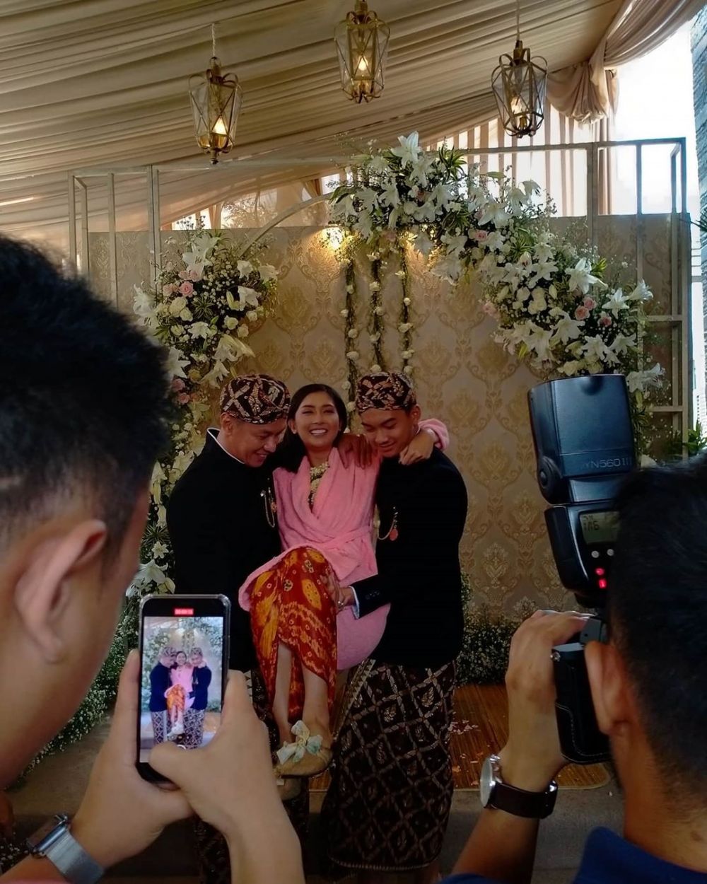 8 Momen siraman dan pengajian Kevin Liliana, penuh haru