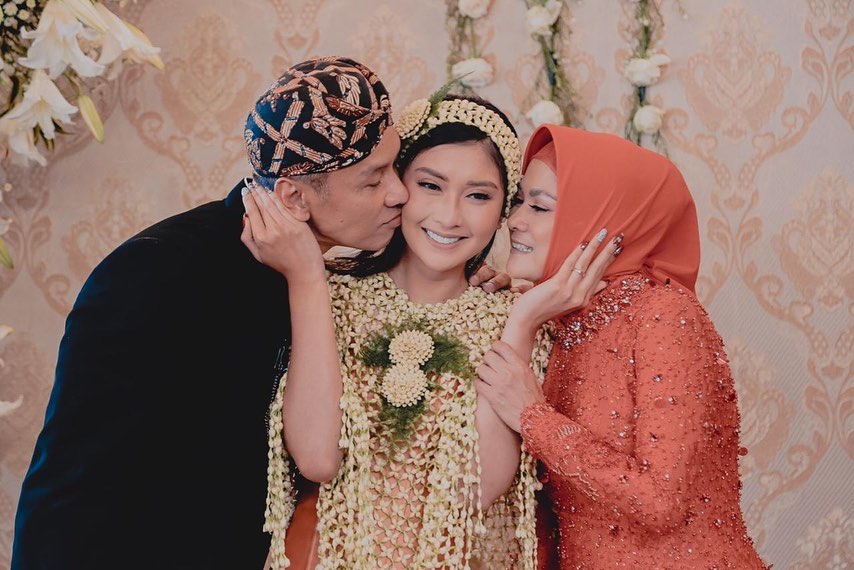 8 Momen siraman dan pengajian Kevin Liliana, penuh haru