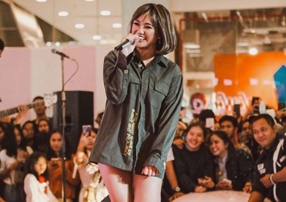 Selain pakai gaun, 5 fashion Marion Jola ini juga jadi sorotan