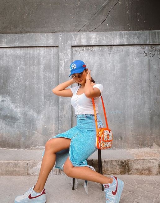 Selain pakai gaun, 5 fashion Marion Jola ini juga jadi sorotan
