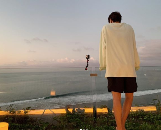 Gaya 10 seleb Korea kunjungi Bali, Chanyeol hingga Rose Blackpink