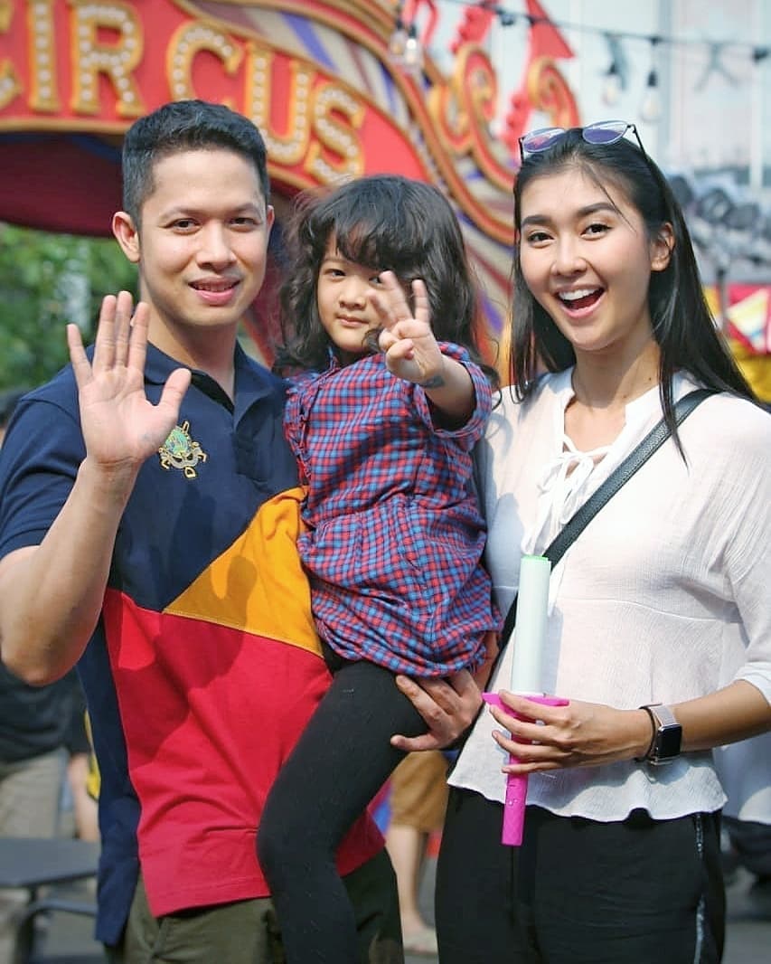 8 Potret kedekatan Kevin Liliana & anak calon suami, kompak abis