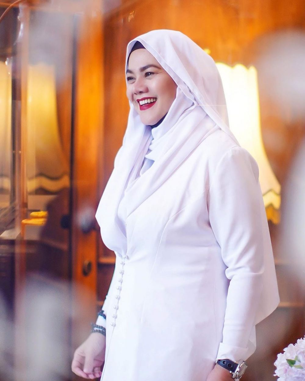 10 Gaya hijab Sarita Abdul Mukti, kece dan stylish