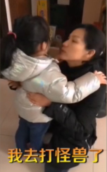 Momen haru ibu pamitan pada anaknya untuk bantu korban di Wuhan