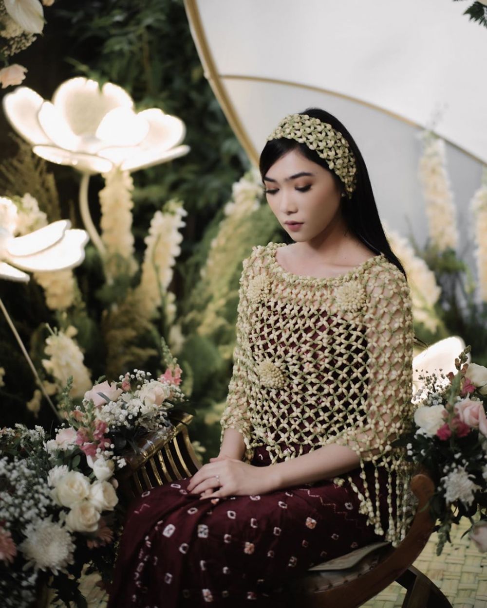 11 Gaya Isyana Sarasvati di rangkaian pranikah hingga akad, memesona