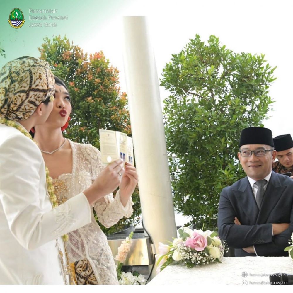 Lirikan Ridwan Kamil lihat Isyana dikecup suami, jadi sorotan