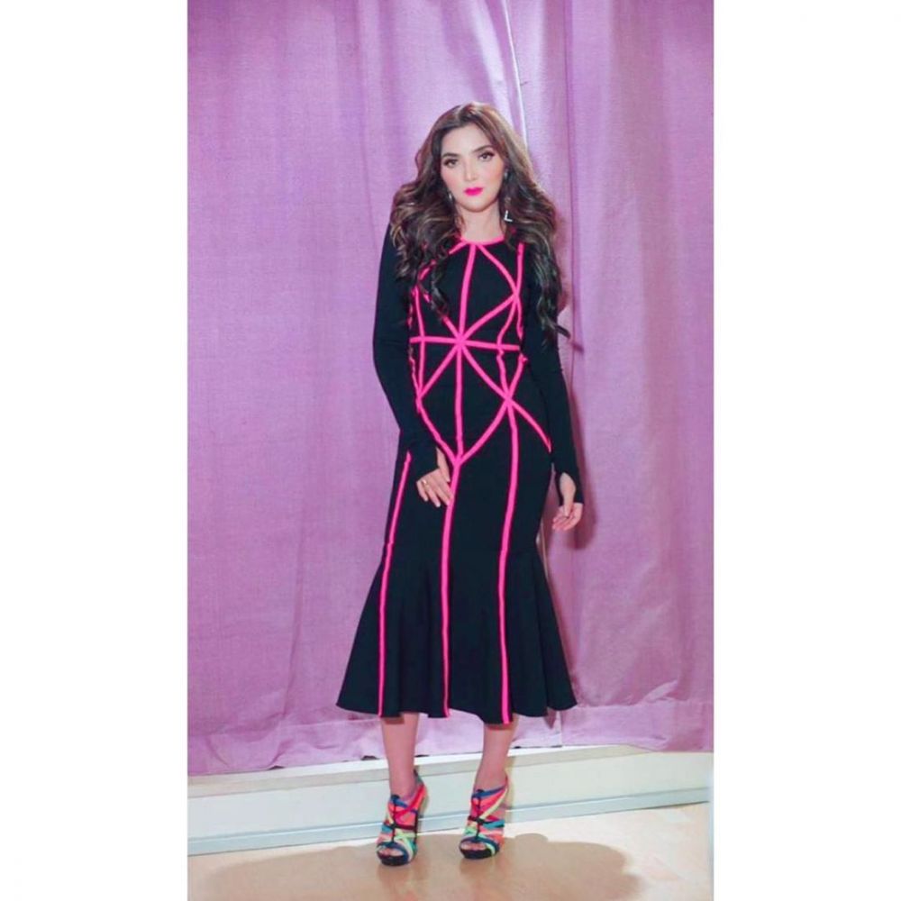 Tampil pakai outfit neon pink, Ashanty disebut mirip Alda Risma