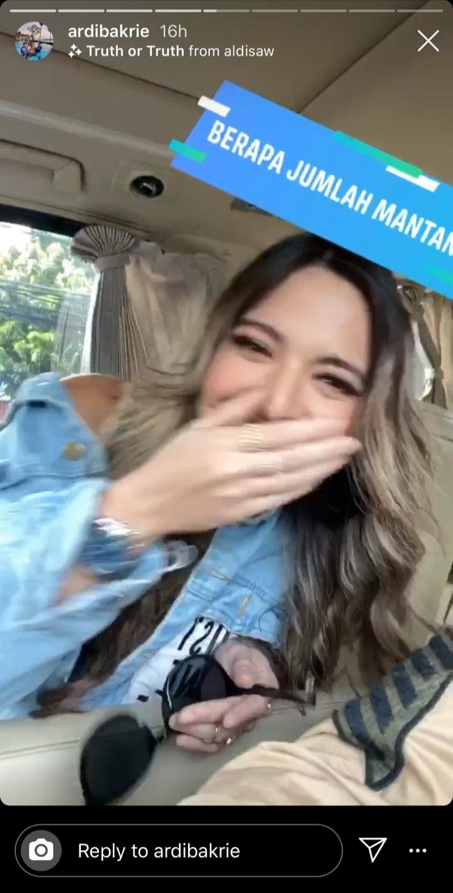 Momen salah tingkah Nia Ramadhani bahas mantan pacar sama suami