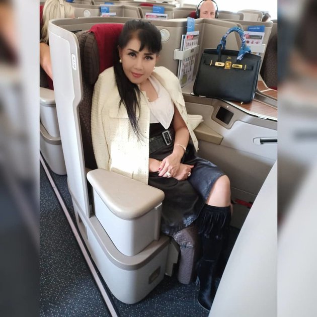 Gaya ibu 8 seleb Tanah Air ini curi perhatian, bak ABG