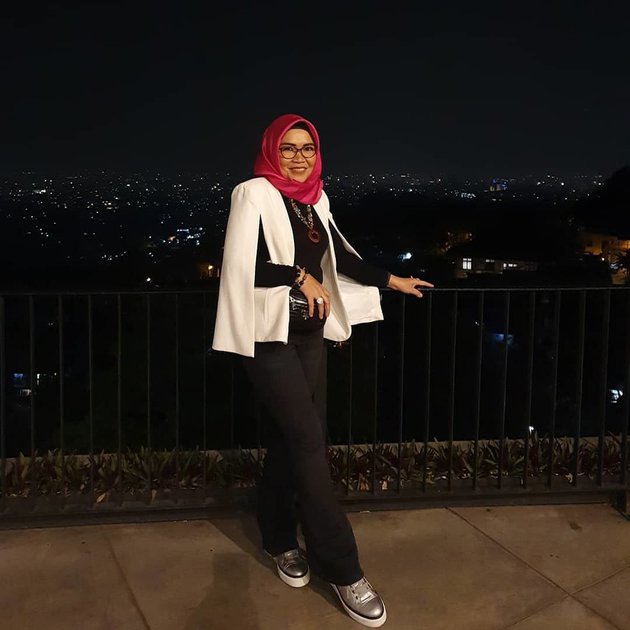 Gaya ibu 8 seleb Tanah Air ini curi perhatian, bak ABG