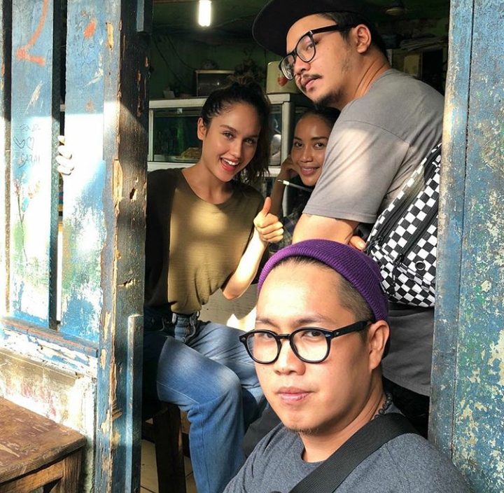 7 Seleb ini nggak gengsi makan di warteg, menu makannya sehat