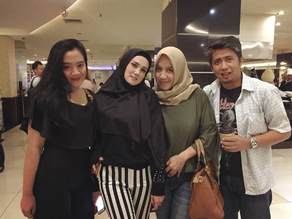 Momen kedekatan 10 penyanyi Tanah Air dengan mantan suami