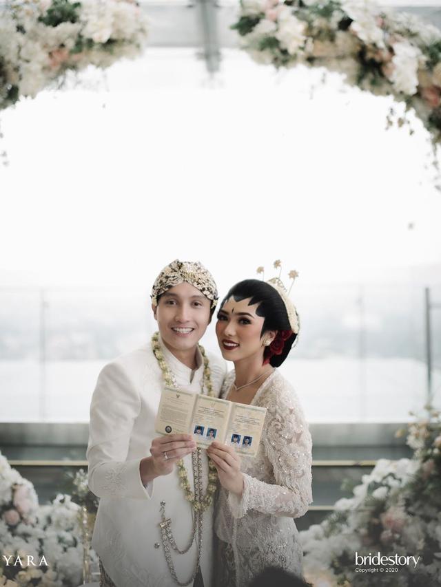 Pesona 10 seleb menikah dengan busana adat Jawa klasik