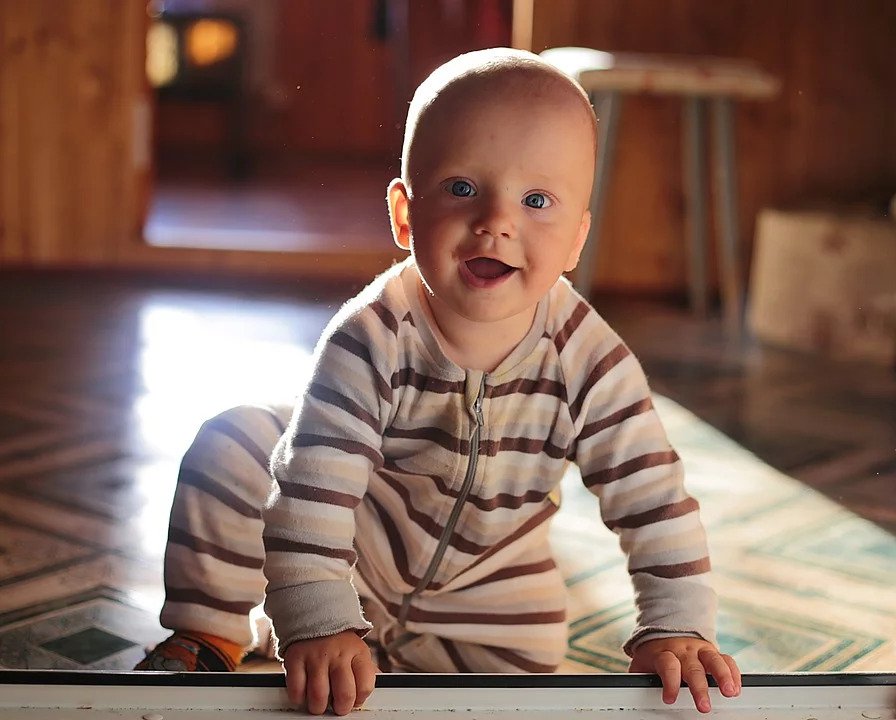 100 Nama bayi laki-laki bermakna tampan