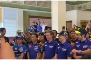 Momen Valentino Rossi & Maverick Vinales joget Tik Tok bareng fans