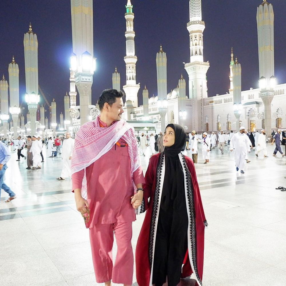 8 Potret kompak keluarga Eva Anindita, si antagonis di Samudra Cinta