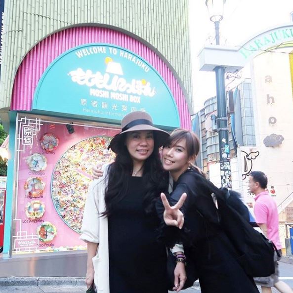 8 Momen kebersamaan Cherly Juno dan ibu, bak kakak adik