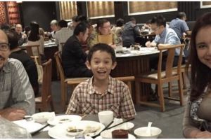 5 Potret ini bukti kedekatan Rossa & mantan suami, akur abis