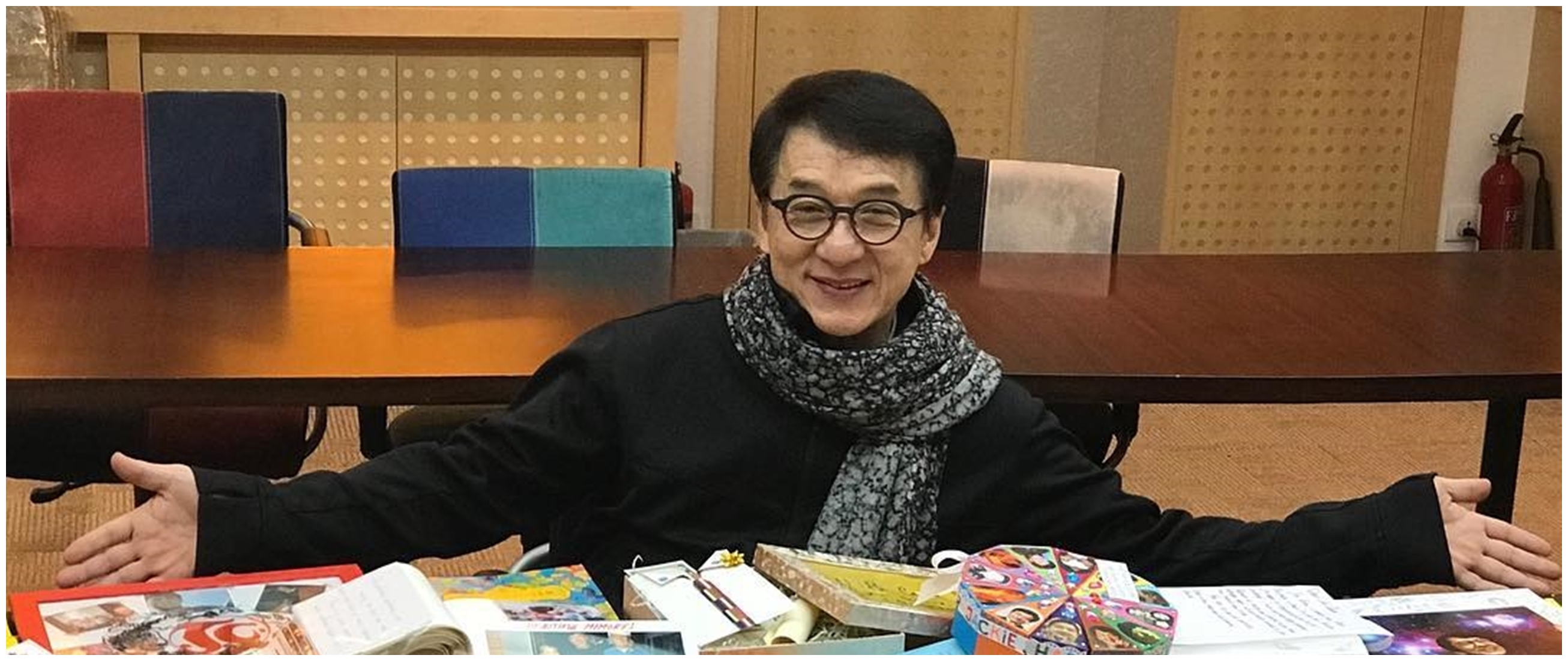  Imbalan Rp 2 miliar bagi pembasmi virus Corona dari Jackie Chan