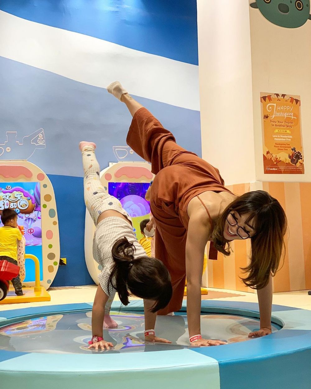 Jarang terekspos, ini 7 potret Gisella Anastasia pamer tato