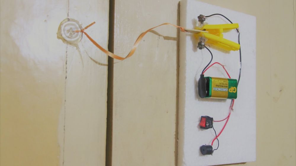 10 Kreasi nyeleneh alarm keamanan ala warganet ini absurd abis