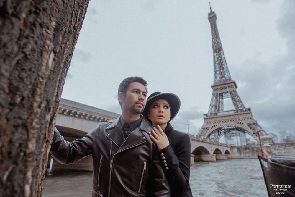 Momen salah tingkah Raffi & Nagita ciuman saat pemotretan di Paris