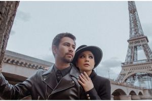 Momen salah tingkah Raffi & Nagita ciuman saat pemotretan di Paris