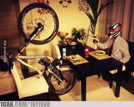 10 Cara unik jomblo hadapi Valentine ini kocak abis