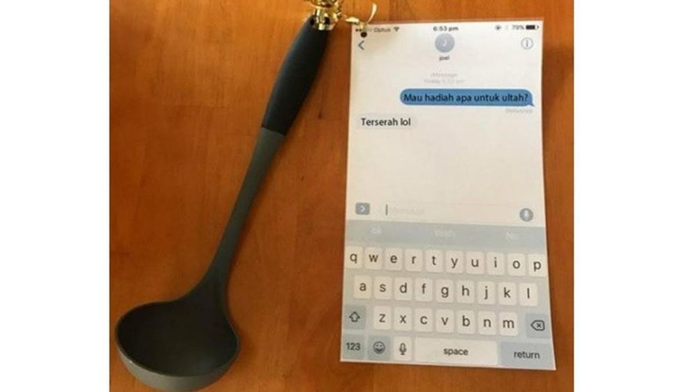 10 Chat WA lucu kado ulang tahun ini bikin cengar-cengir