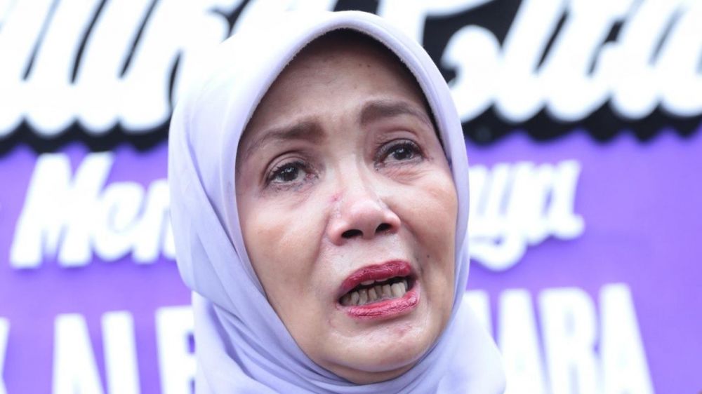 3 Cerita romantis Chrisye dan istri, asmara berawal cinta lokasi