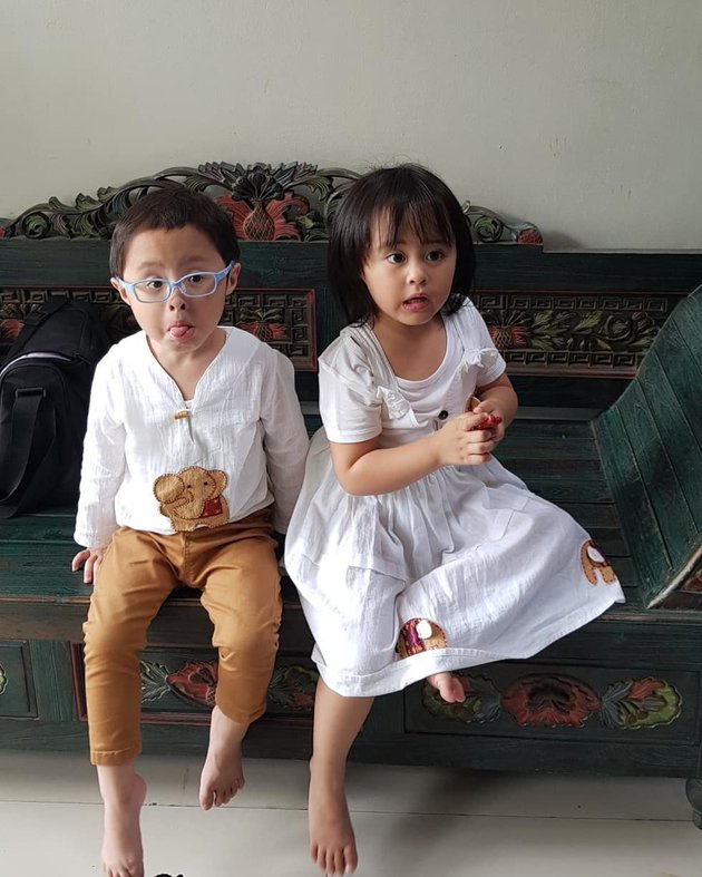 7 Potret anak kembar Surya Saputra & Cynthia Lamusu, maki
