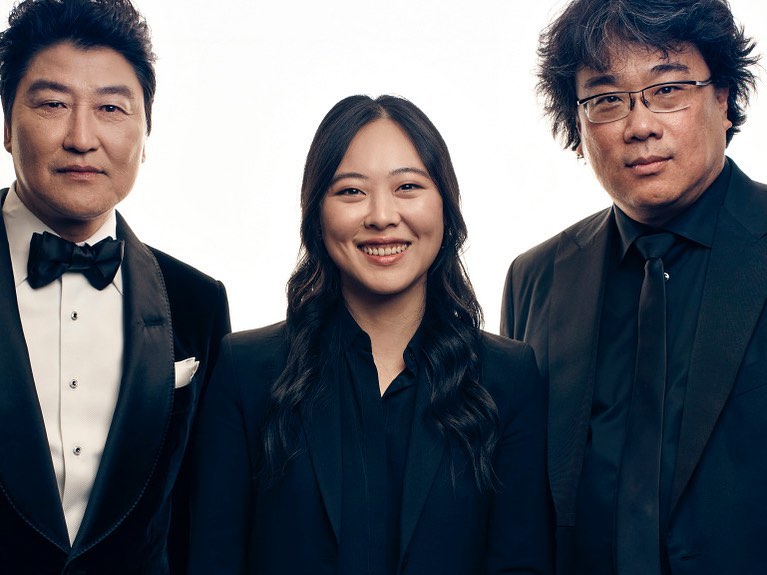 10 Potret Sharon Choi, translator curi perhatian Oscar 2020