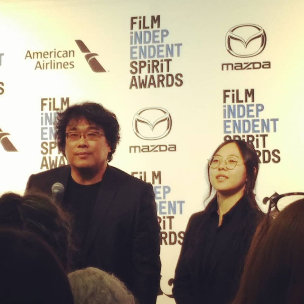 10 Potret Sharon Choi, translator curi perhatian Oscar 2020