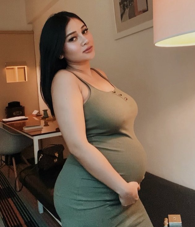 Pesona 9 seleb hamil anak pertama, siap jadi mama muda di 2020