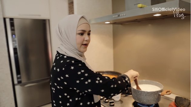 9 Potret dapur rumah Siti Nurhaliza, mewah tapi ada wajan gosong