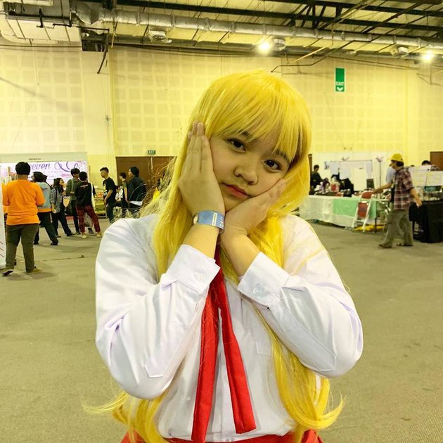 7 Potret Cinta Kuya tanpa kacamata, pesonanya kian terpancar