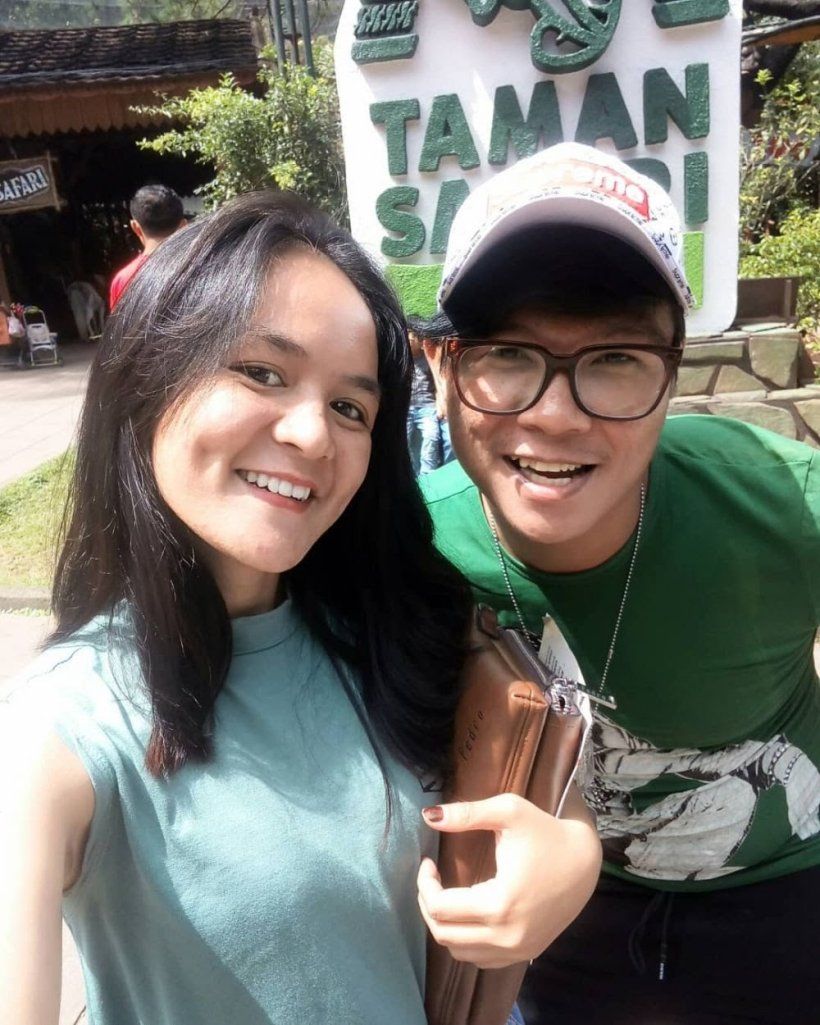 Sudah cerai, 8 pasangan seleb ini masih kompak liburan bareng