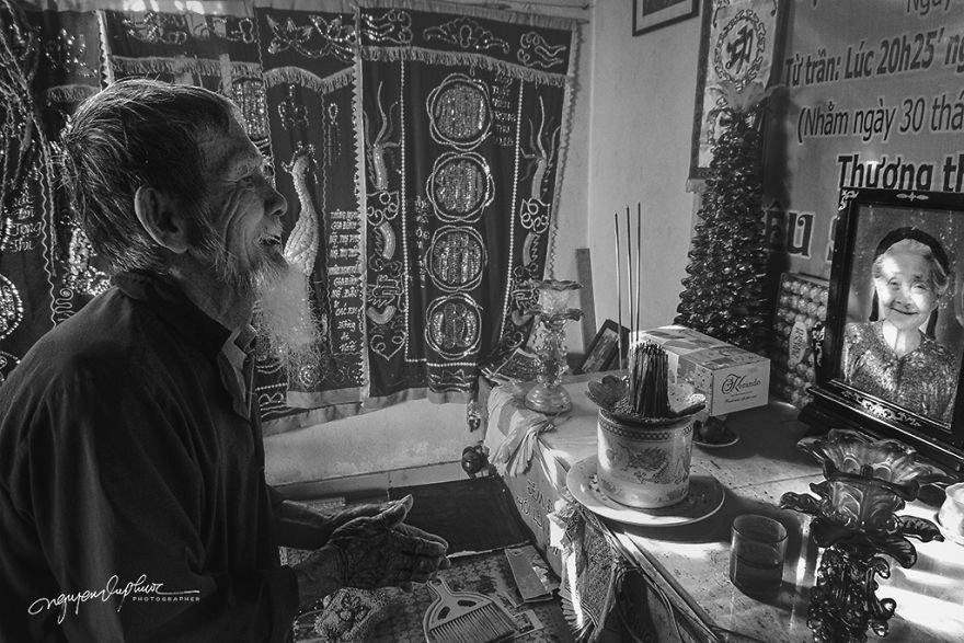 10 Potret viral pasangan lansia Vietnam, bersama sejak 1930-an