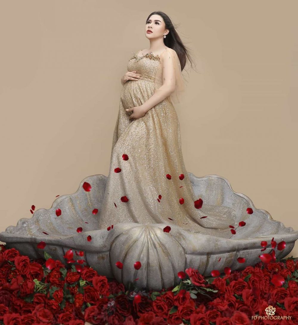 7 Potret maternity anak kedua Vicky Shu, berkonsep modern