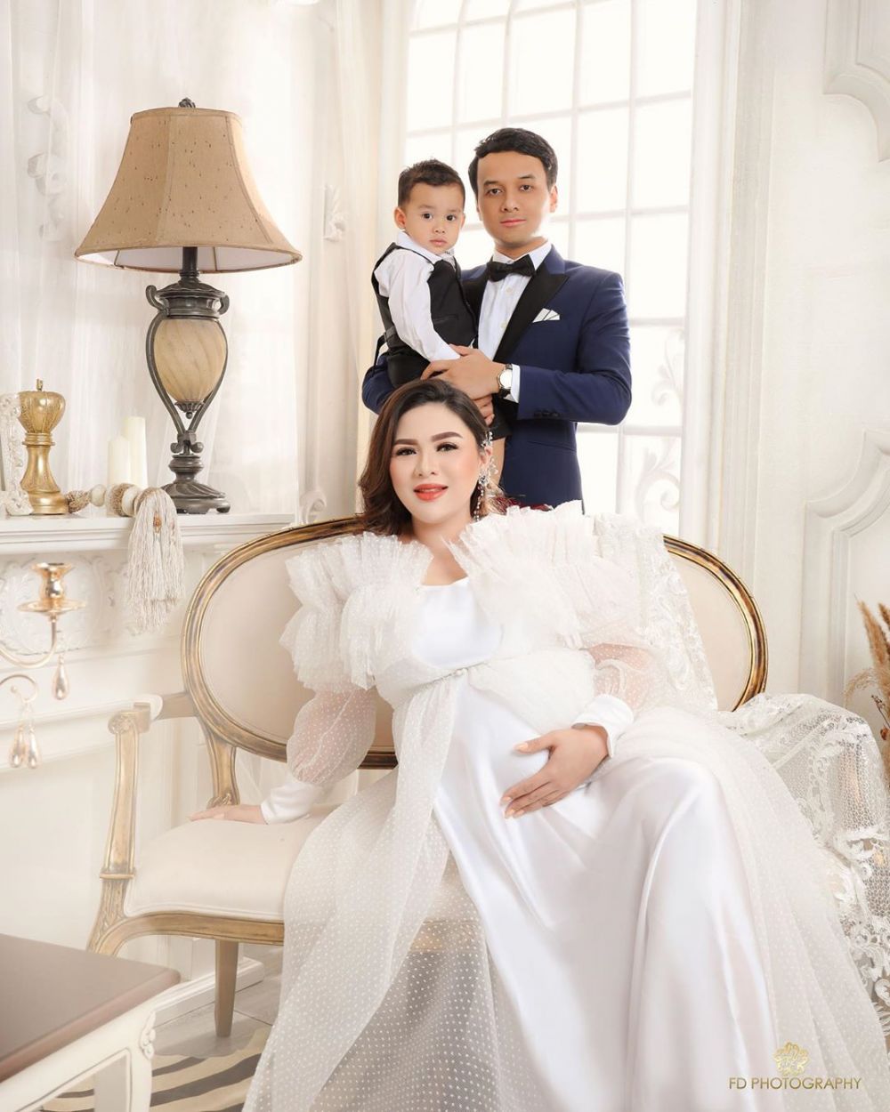 7 Potret maternity anak kedua Vicky Shu, berkonsep modern