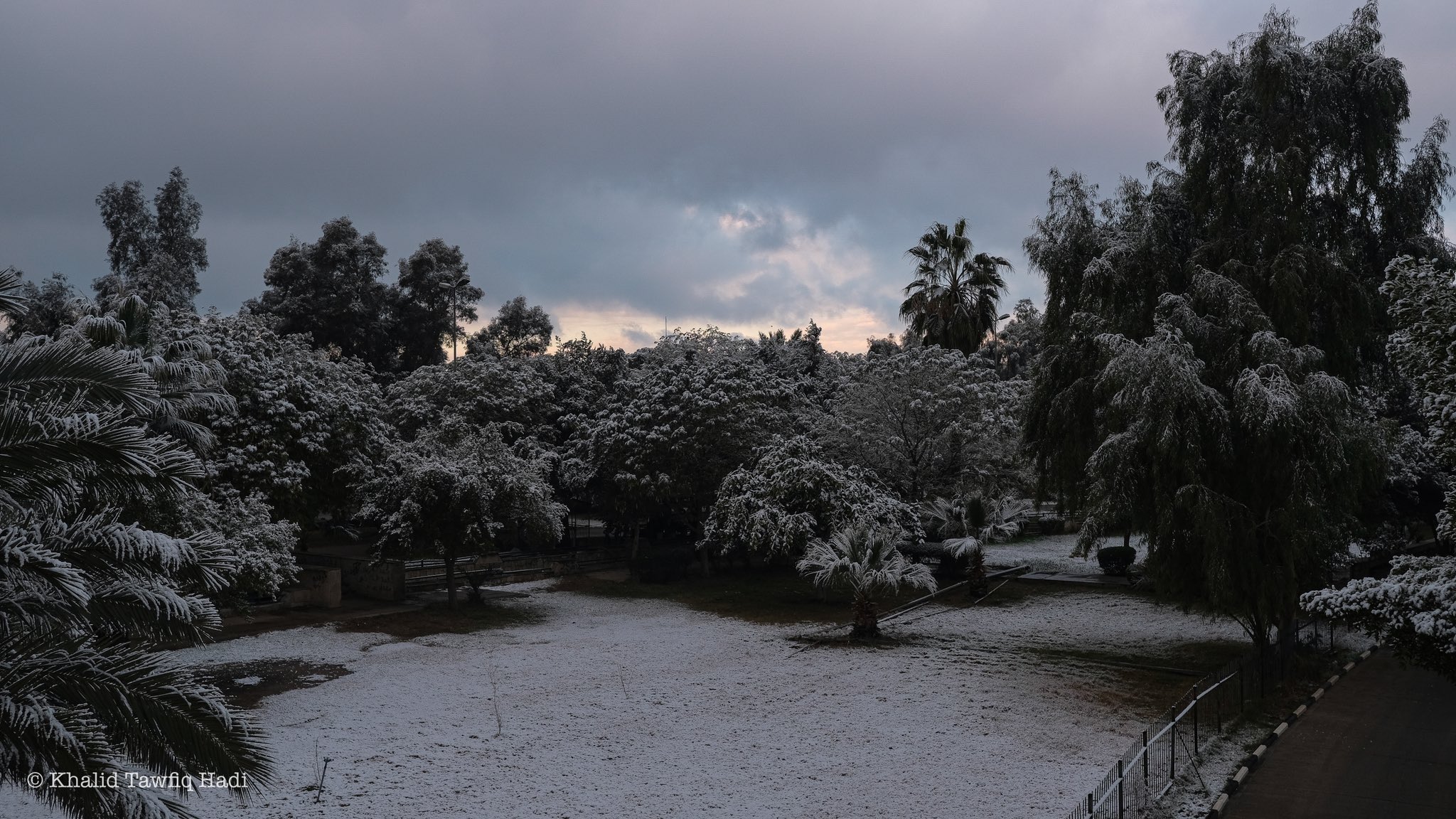 Biasa panas terik, ini penampakan langka Baghdad turun salju