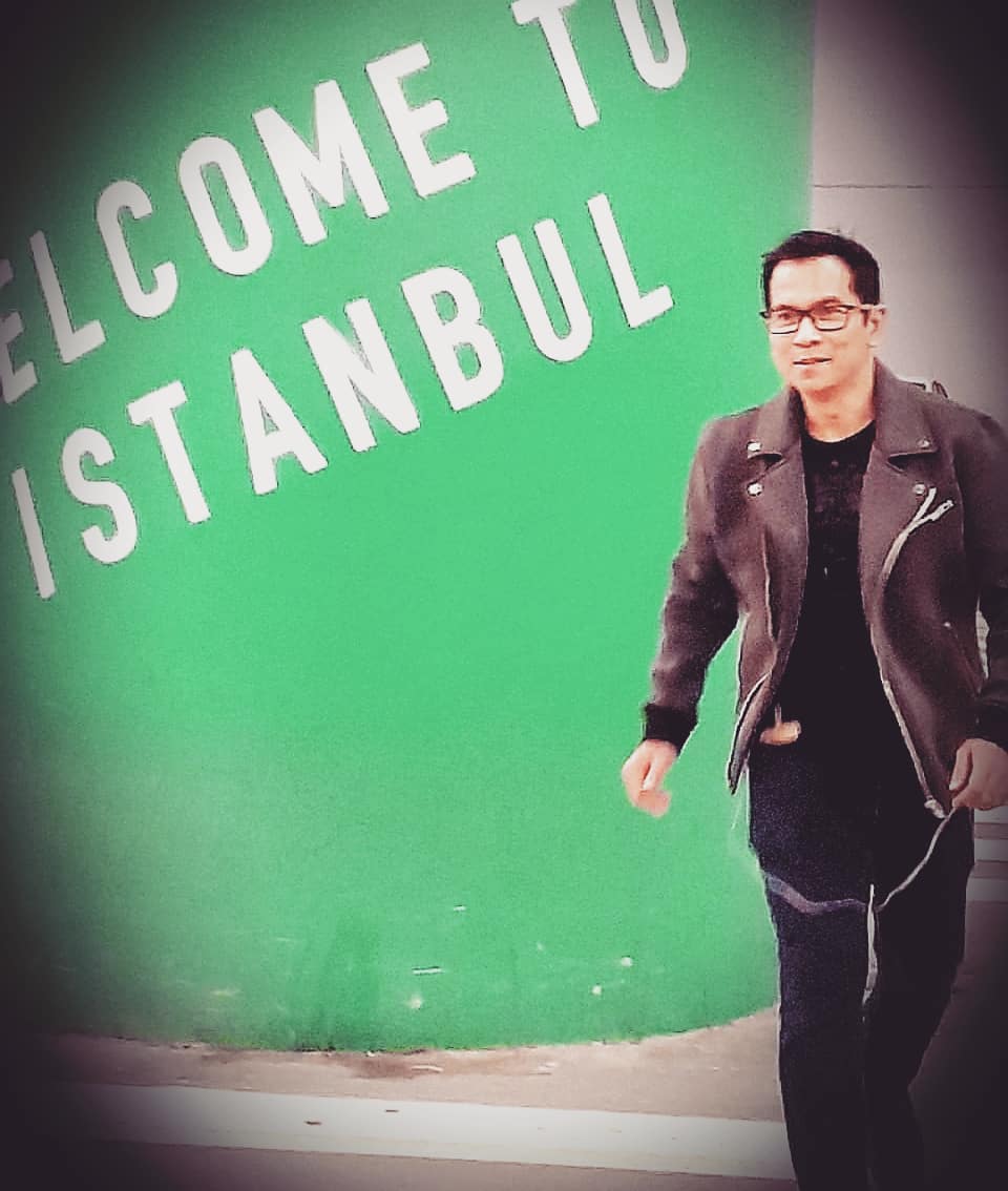 12 Potret terkini Krisna Mukti, awet muda di usia 51 tahun