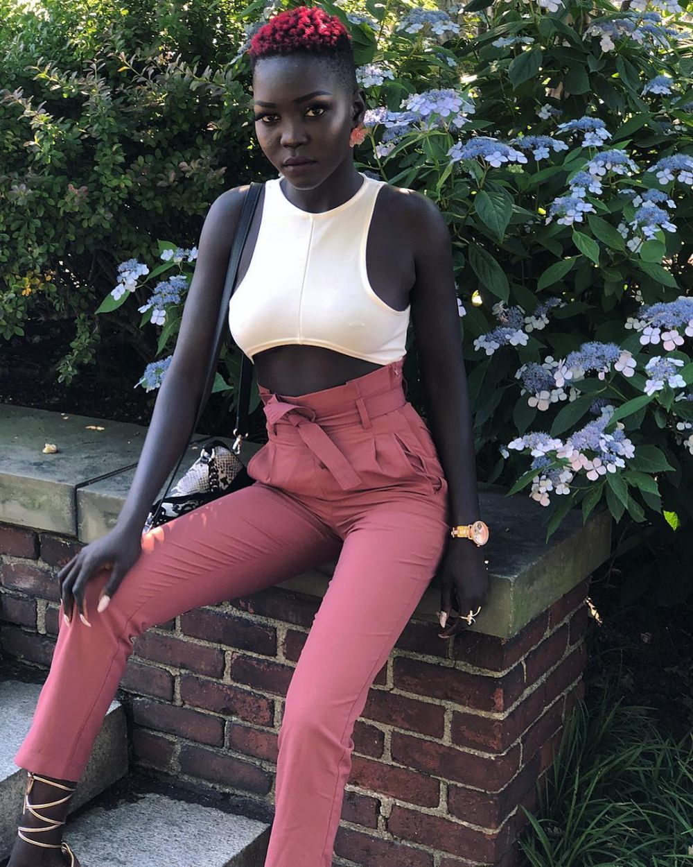 10 Potret terbaru Nyakim Gatwech model dengan kulit tergelap