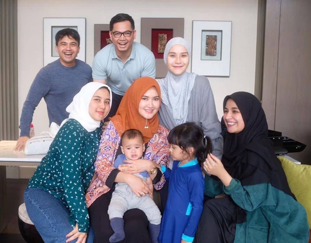 5 Potret kedekatan Sahrul Gunawan & pacar, bak bapak dan anak