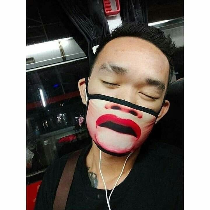 9 Masker ini bentuknya nyeleneh, bikin tepuk jidat