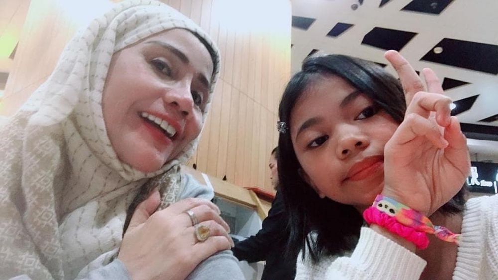 6 Potret ibunda Vicky Prasetyo, sebentar lagi jadi istri bule Turki