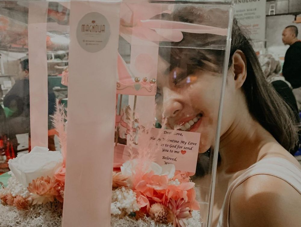 Momen Gisella dan Wijin rayakan Valentine di warung pinggir jalan