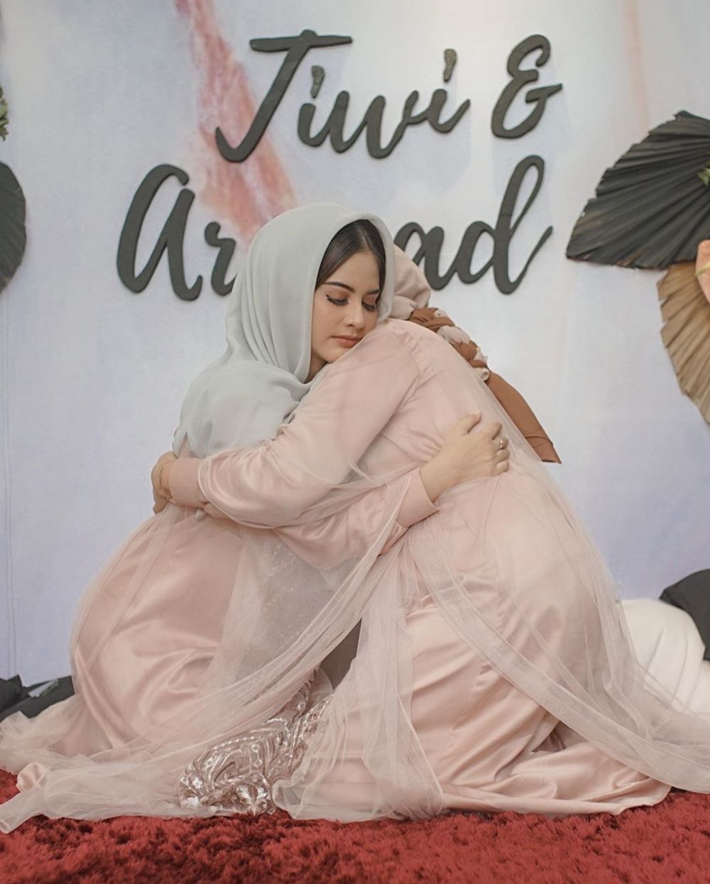 10 Momen pengajian Tiwi eks T2 jelang menikah, penuh haru