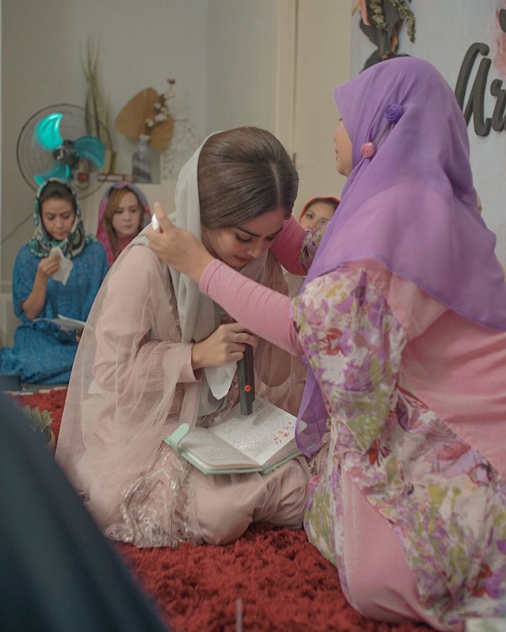 10 Momen pengajian Tiwi eks T2 jelang menikah, penuh haru